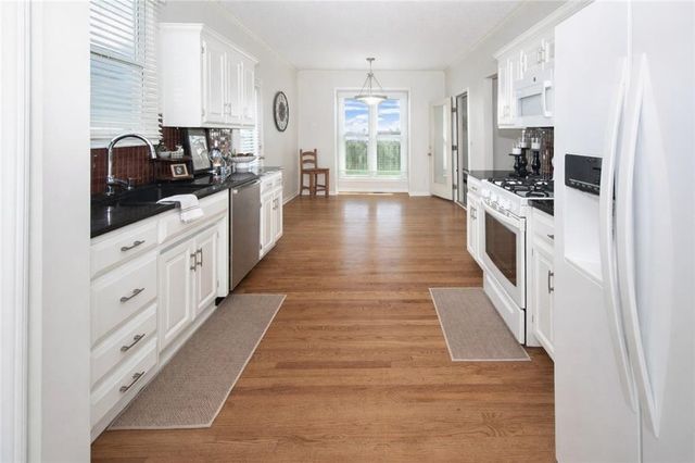 12831 Cambridge Road, Leawood, KS 66209