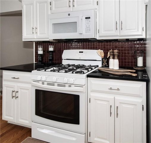 12831 Cambridge Road, Leawood, KS 66209