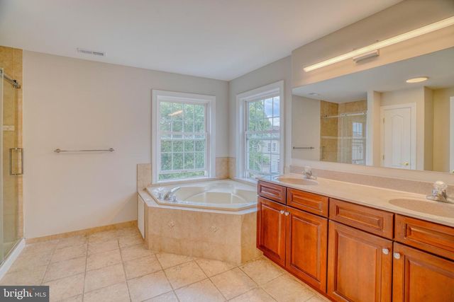 9902 PLAYER DR, Philadelphia, PA 19115