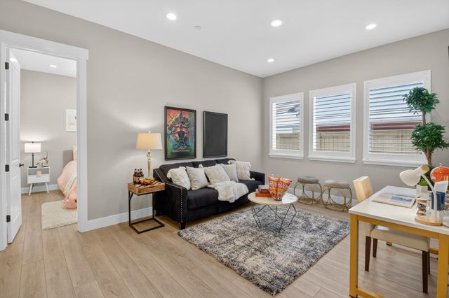 4067 Whitney Vista Ln, Rocklin, CA 95677