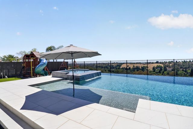 4067 Whitney Vista Ln, Rocklin, CA 95677