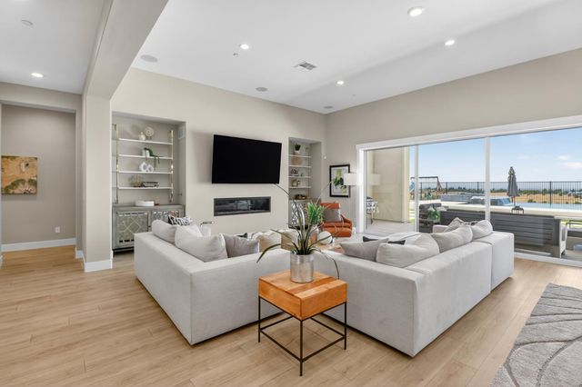4067 Whitney Vista Ln, Rocklin, CA 95677
