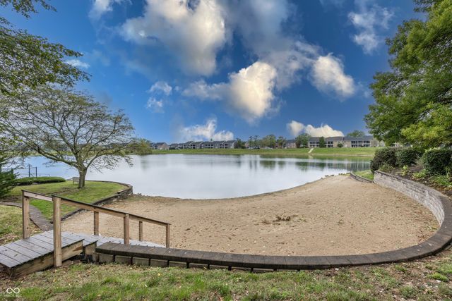 7854 Harbour Isle, Indianapolis, IN 46240