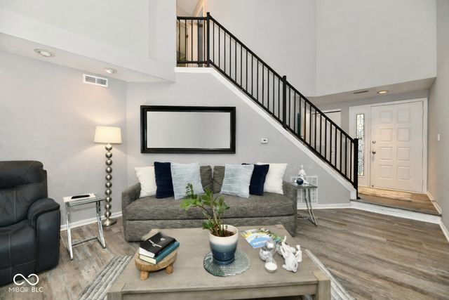 7854 Harbour Isle, Indianapolis, IN 46240