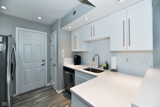 7854 Harbour Isle, Indianapolis, IN 46240