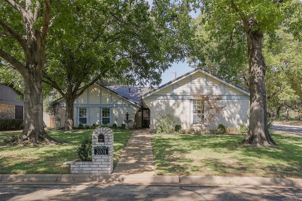 2001 Heather Way Drive, Arlington, TX 76012 — photo 3