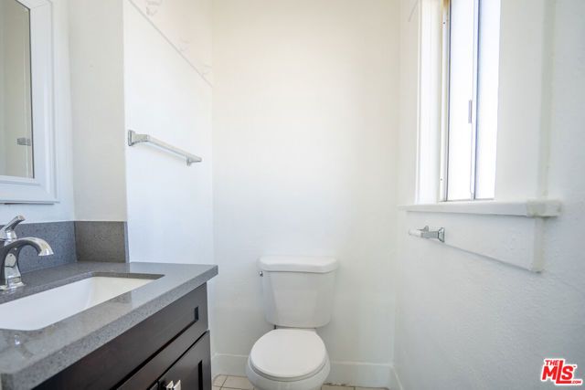 2324 W Washington Boulevard, Los Angeles, CA 90018