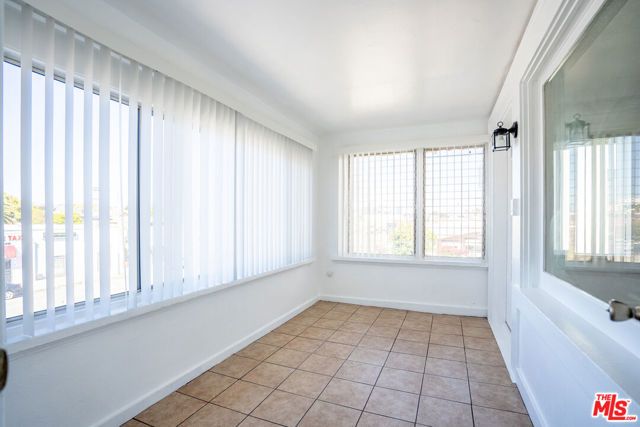 2324 W Washington Boulevard, Los Angeles, CA 90018