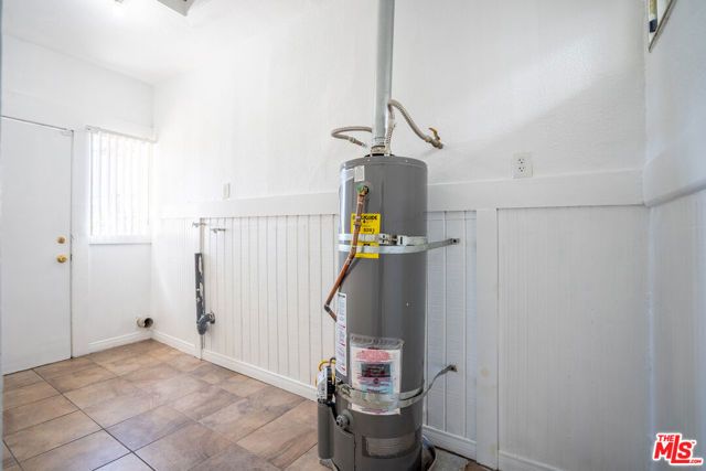 2324 W Washington Boulevard, Los Angeles, CA 90018