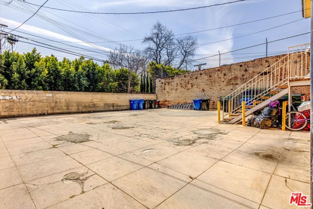 2324 W Washington Boulevard, Los Angeles, CA 90018