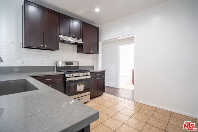 2324 W Washington Boulevard, Los Angeles, CA 90018