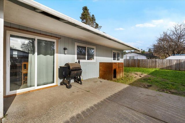 621 S Shasta Avenue, Eagle Point, OR 97524