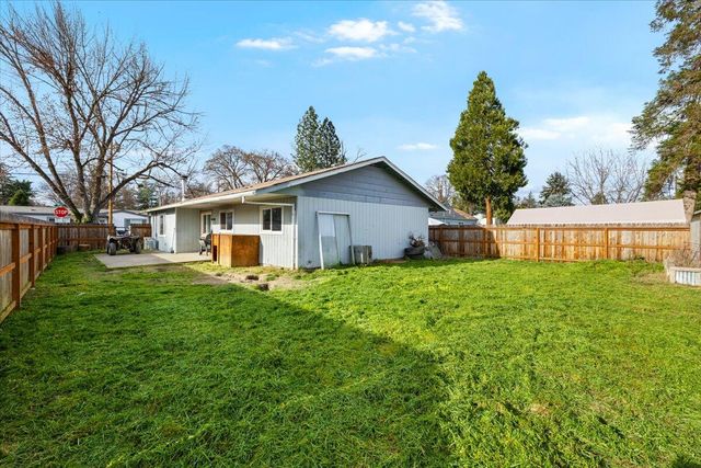 621 S Shasta Avenue, Eagle Point, OR 97524