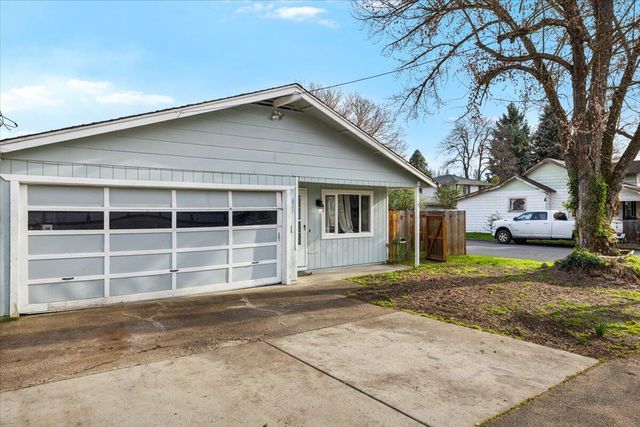 621 S Shasta Avenue, Eagle Point, OR 97524