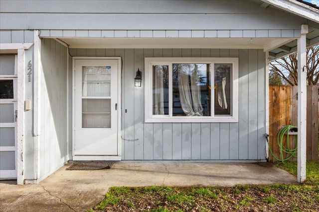621 S Shasta Avenue, Eagle Point, OR 97524