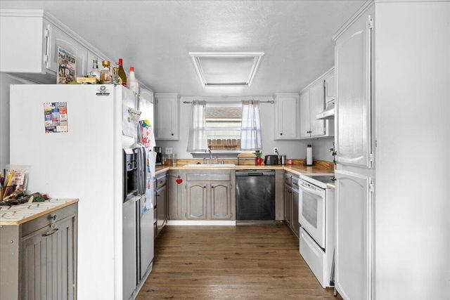 621 S Shasta Avenue, Eagle Point, OR 97524