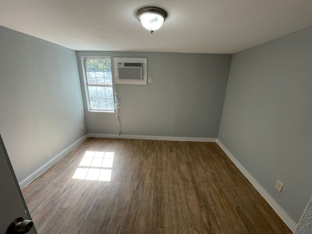 8323 Lapanto Lane B, Dallas, TX 75227