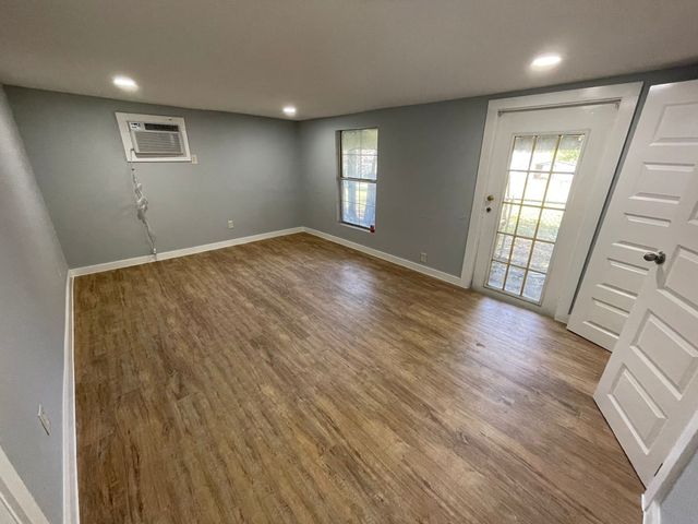 8323 Lapanto Lane B, Dallas, TX 75227