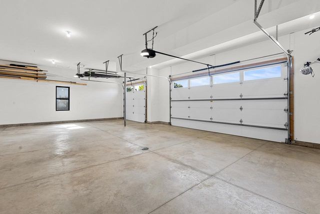 552 Autumn Ridge Court, Oregon, WI 53575