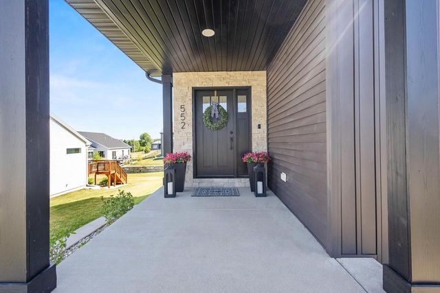 552 Autumn Ridge Court, Oregon, WI 53575