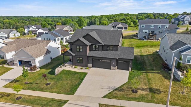 552 Autumn Ridge Court, Oregon, WI 53575