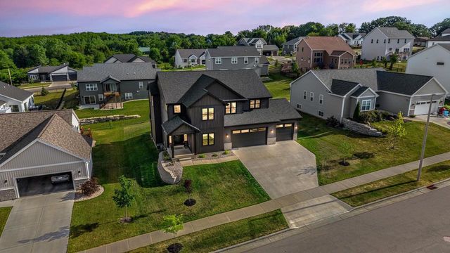552 Autumn Ridge Court, Oregon, WI 53575