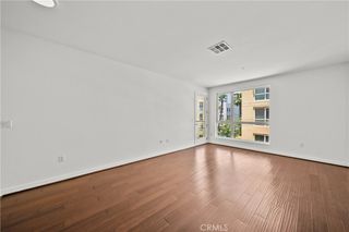 21301 Erwin 420, Woodland Hills, CA 91367