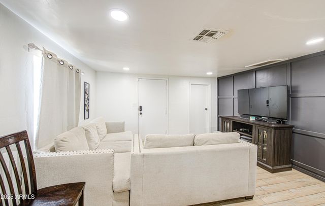 3648 W MORELAND Street, Phoenix, AZ 85009