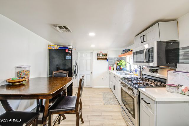 3648 W MORELAND Street, Phoenix, AZ 85009