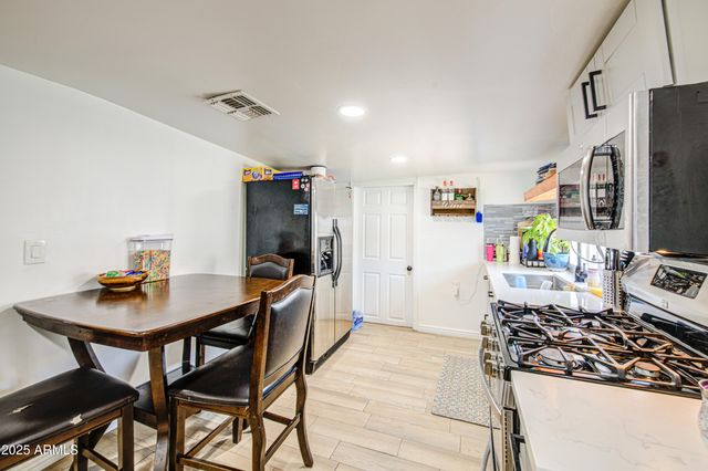 3648 W MORELAND Street, Phoenix, AZ 85009