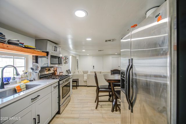 3648 W MORELAND Street, Phoenix, AZ 85009