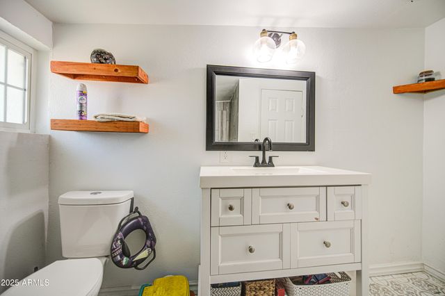 3648 W MORELAND Street, Phoenix, AZ 85009