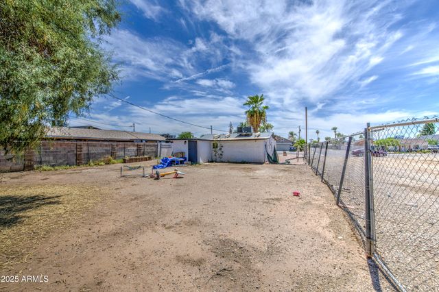 3648 W MORELAND Street, Phoenix, AZ 85009
