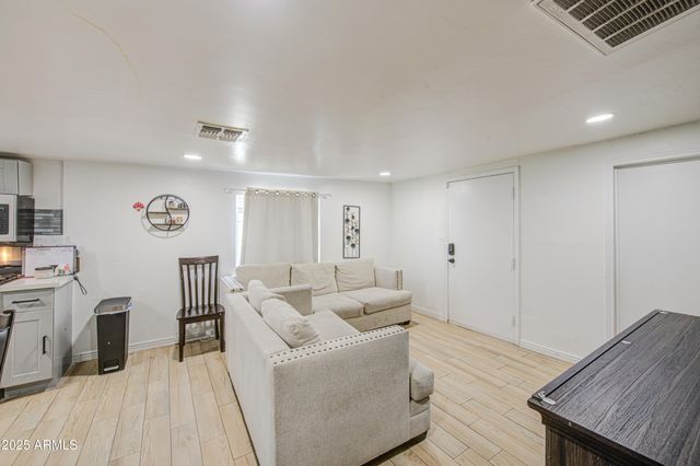 3648 W MORELAND Street, Phoenix, AZ 85009