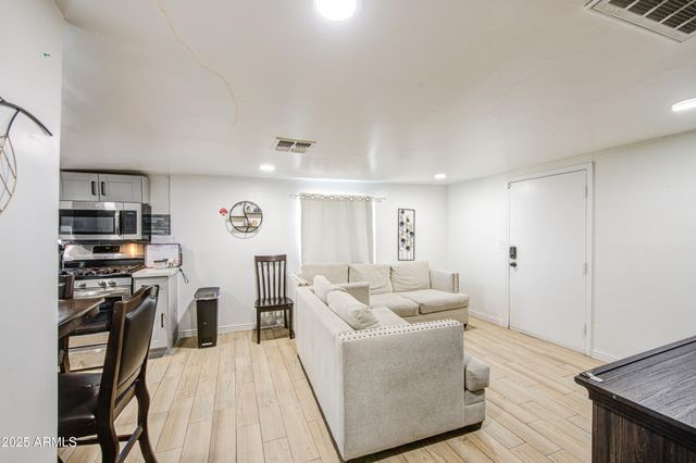 3648 W MORELAND Street, Phoenix, AZ 85009