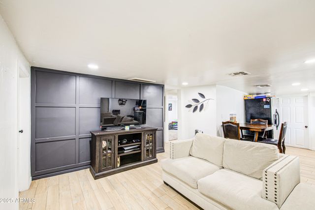 3648 W MORELAND Street, Phoenix, AZ 85009