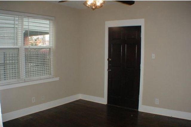 1122 N Zang Boulevard 102, Dallas, TX 75203
