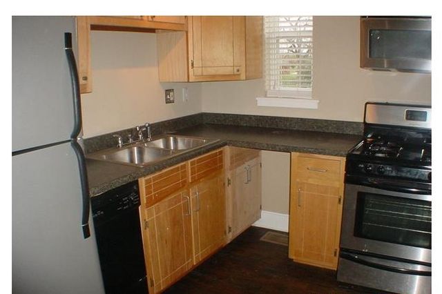 1122 N Zang Boulevard 102, Dallas, TX 75203