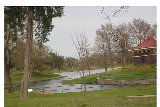 1122 N Zang Boulevard 102, Dallas, TX 75203