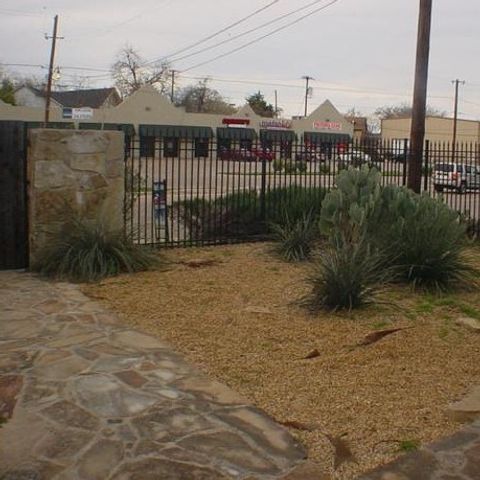 1122 N Zang Boulevard 102, Dallas, TX 75203