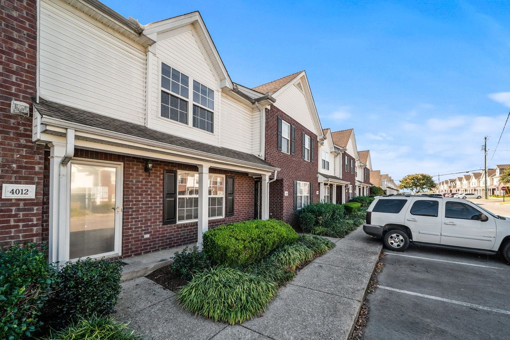 4012 Rg Buchanan Dr, La Vergne, TN 37086