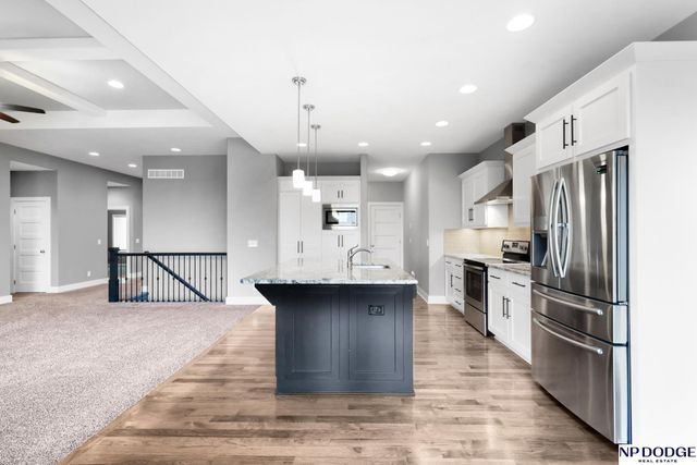 12027 Longshore Avenue, Papillion, NE 68046