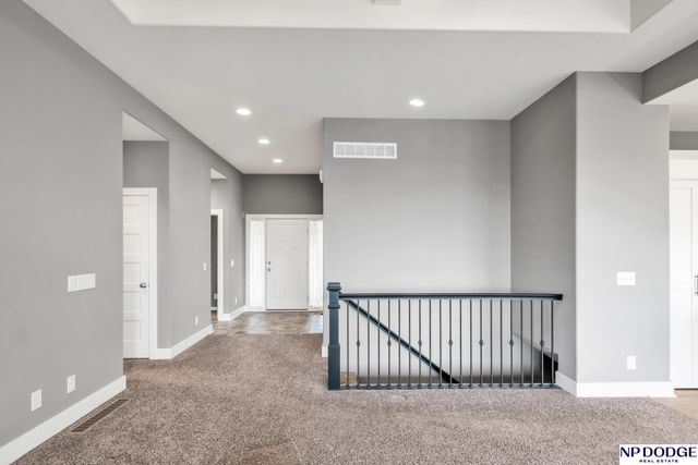 12027 Longshore Avenue, Papillion, NE 68046