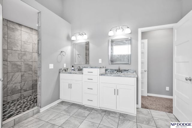 12027 Longshore Avenue, Papillion, NE 68046