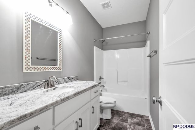 12027 Longshore Avenue, Papillion, NE 68046