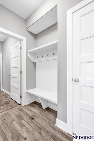 12027 Longshore Avenue, Papillion, NE 68046