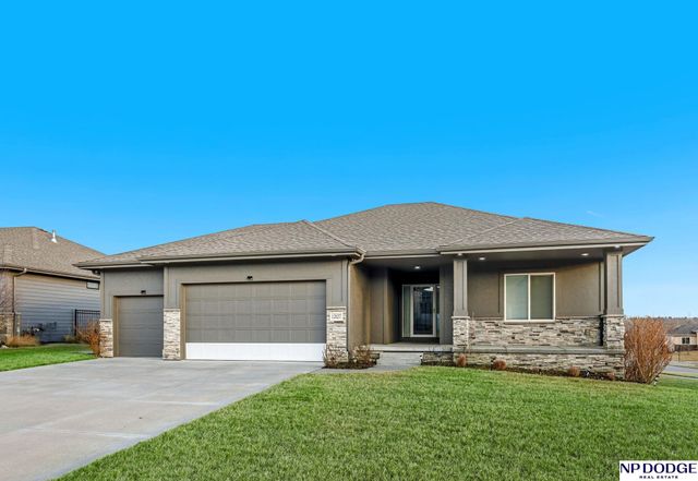 12027 Longshore Avenue, Papillion, NE 68046
