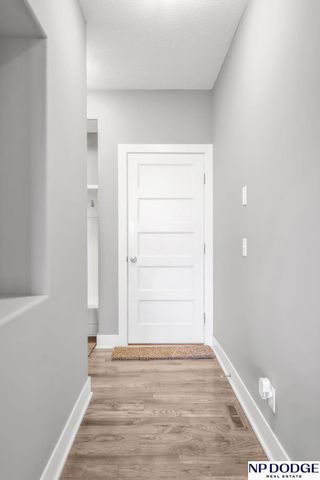 12027 Longshore Avenue, Papillion, NE 68046