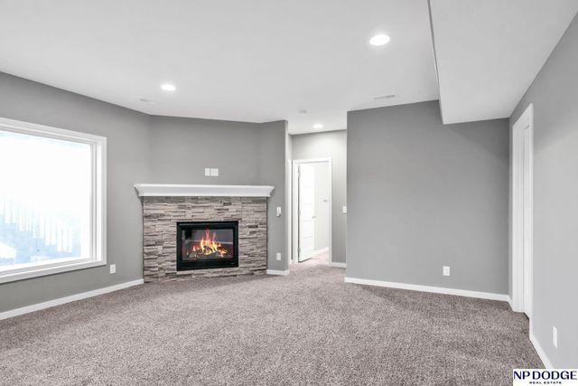 12027 Longshore Avenue, Papillion, NE 68046