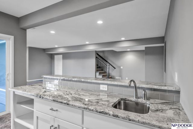 12027 Longshore Avenue, Papillion, NE 68046